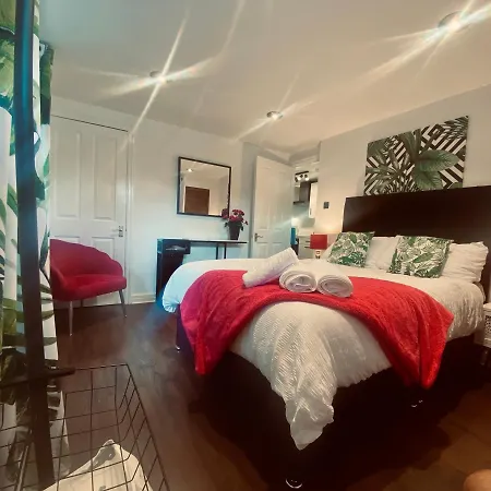 아파트 2 Bedroom - Garden Apartment, With Parking *